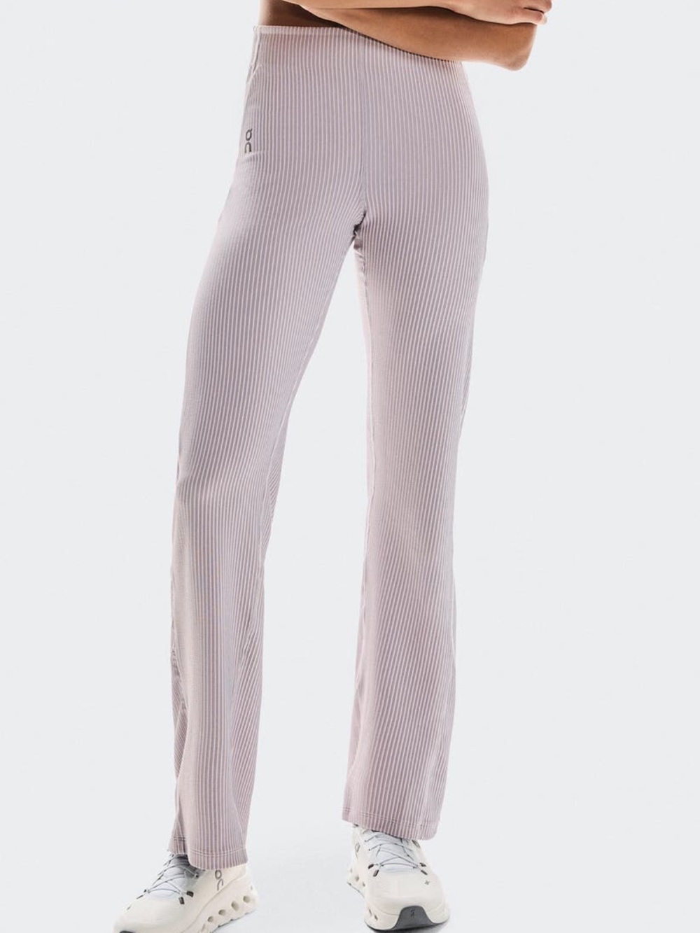 On Running Ribbed High-Waist Flare Leggings in Light Mauve